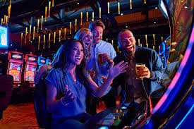mmk07 အွန်လိုင်း စလော့ Jackpot ကစားနေသောမြင်ကွင်း